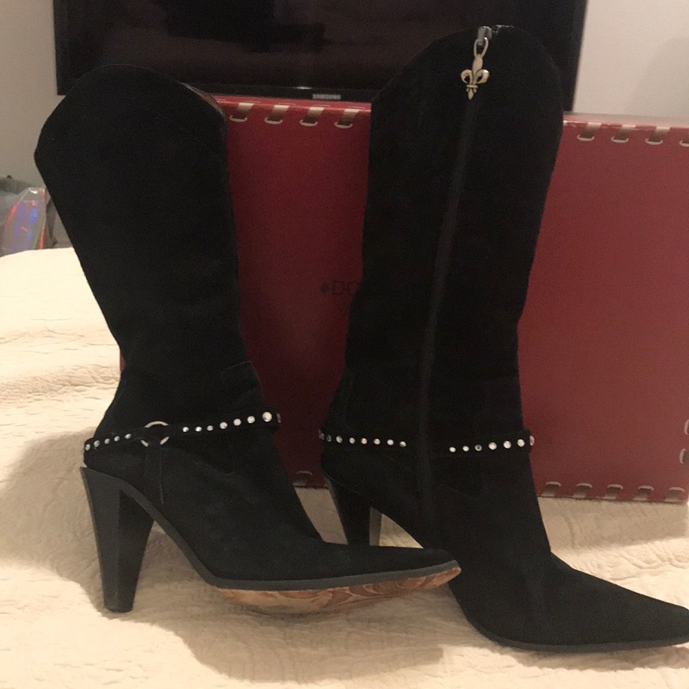 Boots - Picture 2 of 3